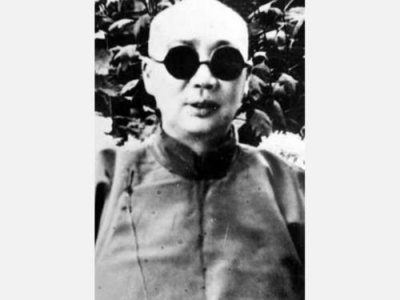 ​小德张在宣统朝权倾一时，晚年只能以卖油炸果子谋生
