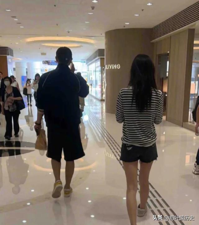 黄子韬徐艺洋官宣恋情 照片去年9月就拍好了!