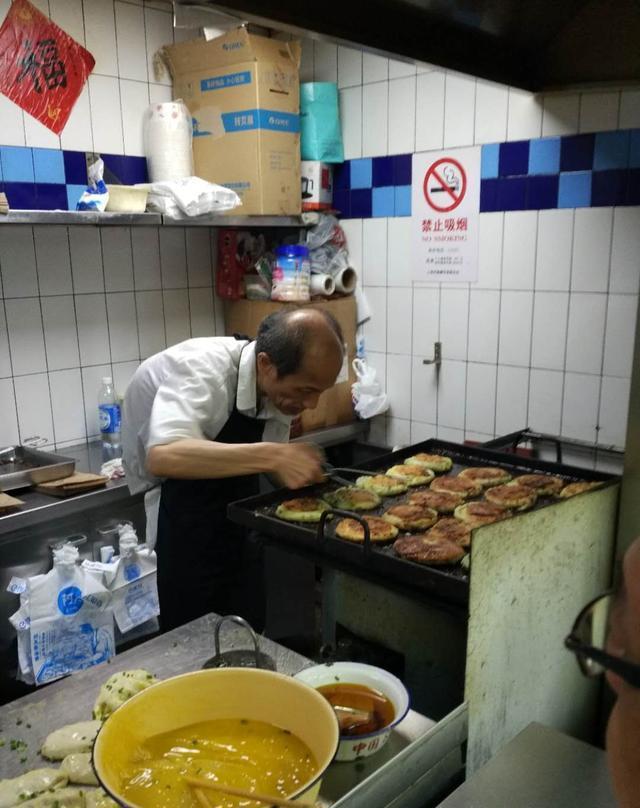 致敬餐饮老兵：阿大葱油饼