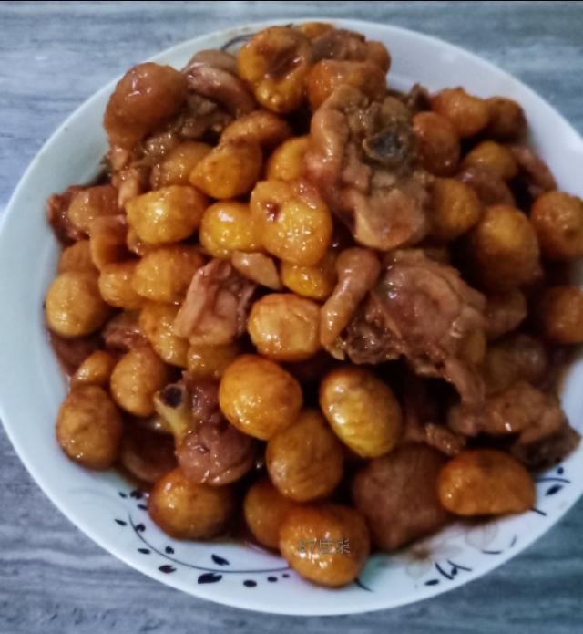板栗焖鸡,口感清甜,一出锅满屋飘香!