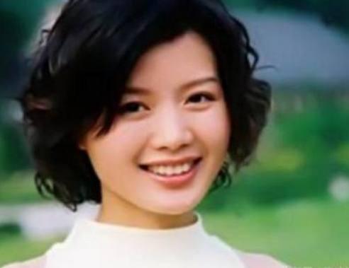 名副其实军旅之花，嫁师哥幸福21年，如今老公娶香港女星