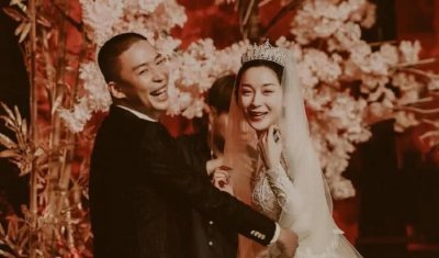 ​刘一手的妻子董莹莹有多美？看她的坐姿就知道，我真酸了
