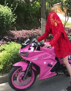 姑娘问老板，是茄子好，还是黄瓜好