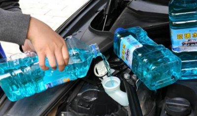 ​汽车玻璃水冻了加酒精可以吗