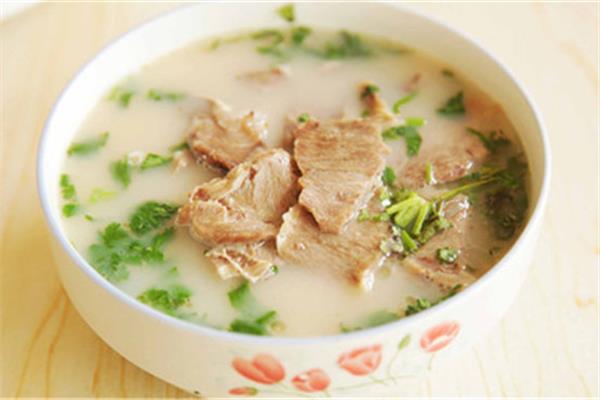 羊肉汤用哪个部分的羊肉 羊肉汤的做法及配料