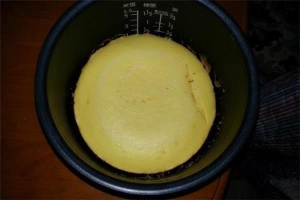 电饭煲蛋糕蛋清打到什么程度 做蛋糕蛋清打不发怎么办