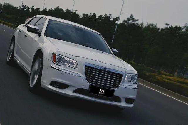 “伪豪车”！？——克莱斯勒300c评测-