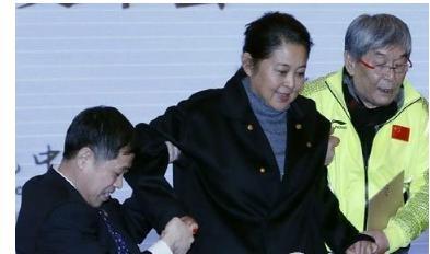 倪萍的腿到底咋了，因演戏落下病根！女神为何屡遭抛弃？