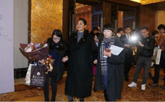 倪萍的腿到底咋了，因演戏落下病根！女神为何屡遭抛弃？