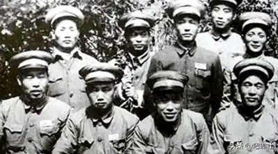 他从正兵团职提拔为空军政委,可是来去匆匆,两度被越级提拔过