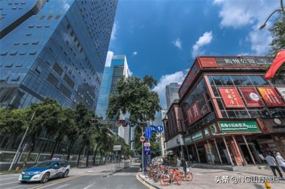 ​全国最高的金融大厦，垂直高度近600米，已是国内第二高楼