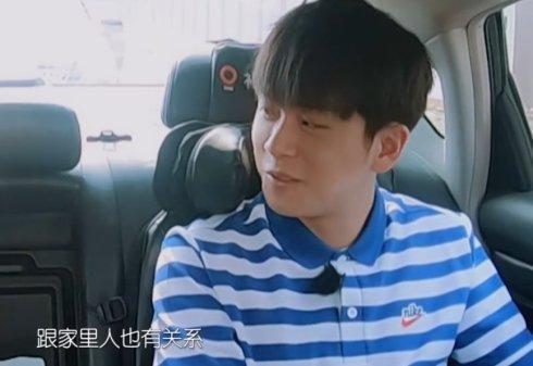武艺与女友穿情侣装手挽手恋情曝光,原来沈月鞠婧祎邢菲是障眼法