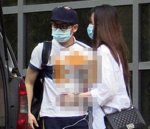 武艺与女友穿情侣装手挽手恋情曝光,原来沈月鞠婧祎邢菲是障眼法