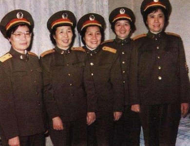 ​中国军衔最高的2位女军人！其中一位的父亲是元帅，丈夫是上将