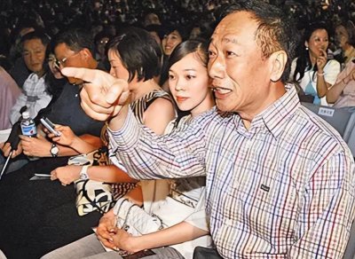 ​舞蹈老师曾馨莹：一婚嫁58岁首富，6年生3胎稳坐阔太位，凭什么？