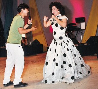 ​周星驰黄金配角之一的她曾貌美如花却嫁司机 62岁仍要赚钱养家