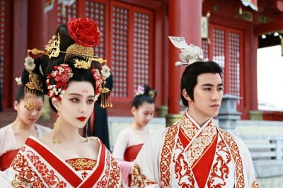 ​范冰冰版武则天惊艳无比，刘嘉玲版遭人吐槽，李湘霸气美感十足！