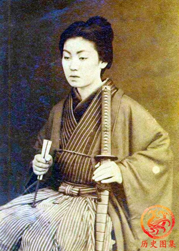 日本武士老照片：身材矮小却面露杀气，图九女武士长相漂亮很罕见