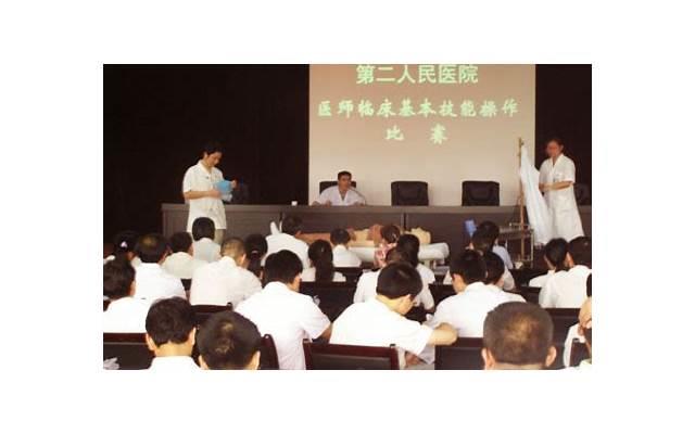 30岁不结婚被父母赶出家门(儿子上了年纪不结婚老人气进医院)