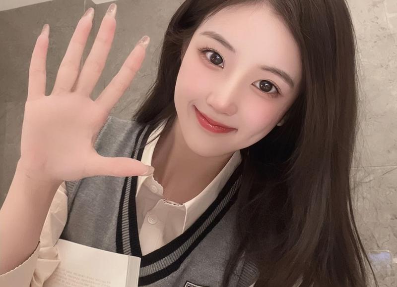 一男子带儿子去散步，遇到前妻和女儿，两个孩子撮合他们复合