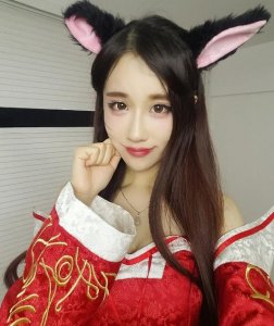 ​轩子巨2兔COS可爱阿狸，俏皮眼神惹人心动，网友：我好像恋爱了！