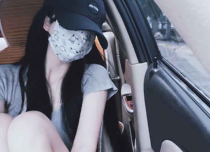 离婚三年后养母病重，我打算卖房给养母治病，前夫却主动送来25万