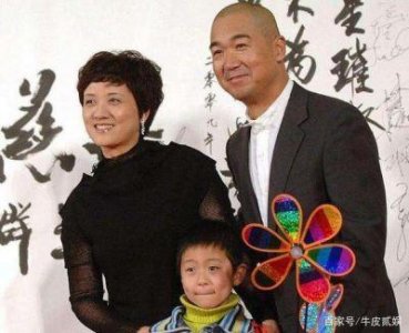 ​30岁一夜成名，二婚嫁张国立恩爱30年，至今未生育子女成为遗憾