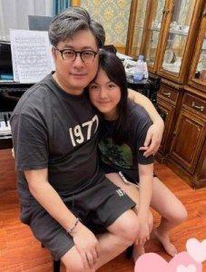 ​被巴黎晚宴王诗龄惊艳众人，初恋脸不输女星，却提到脚丫子太胖
