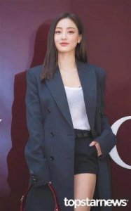 ​林珍娜与蔡钟硕恋爱绯闻曝光：姐弟恋甜蜜爱情引发网友热议