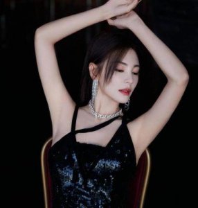 ​余男低调官宣结婚，度假后重返活动红毯