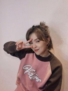 ​杨芸晴十周年 EP专辑《赤》发布：心路历程与成长的音乐篇章