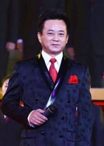 朱军60岁风采依旧:经历风波后的人生教训与坚韧