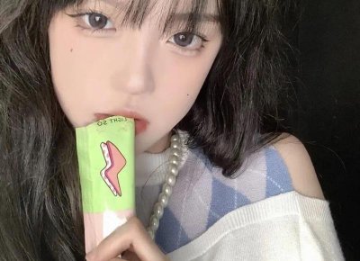 ​男生抓着你双手摁墙边什么意思 为什么男生壁咚要抓女生手腕