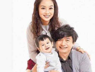 ​54岁黄舒骏喜得千金，与相差24岁的妻子共度甜蜜时光，因工作原因错过女儿满月