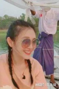 ​66岁张兰又整活！模仿大S扎麻花辫穿百褶裙，网友：辣眼睛