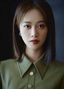​蓝盈莹背景强大？不仅祖父蓝天野为著名明星，职业生涯亦在体制内