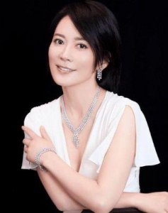 ​俞飞鸿：53岁未婚，有固定伴侣，女性生命不应仅限于爱情