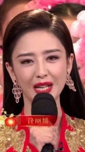 ​佟丽娅担任春晚主持人，节目组进行大规模人员调整