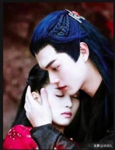 ​男爱豆的妈妈颜值多高？许凯妈妈高挑靓丽，看李汶翰：非亲生姐妹？