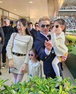 ​徐峥罕见公开妻子真容，网友：原来是不想高调晒老婆！