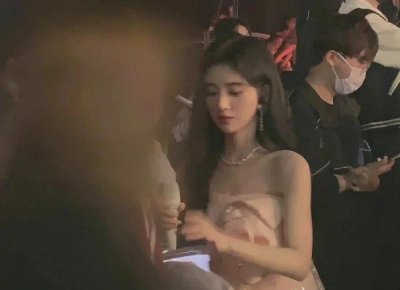 ​婚姻中一方出轨怎么判决（新婚姻法离婚一方出轨法院怎么判）