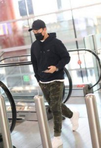 ​34岁释小龙身材走样，穿戏服略显臃肿