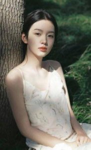 ​于正品味非凡！新晋小花旦的笑容纯净无暇，宛如初恋般美丽至骨