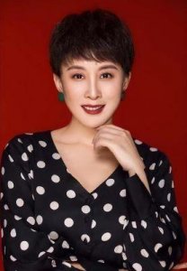 ​老戏骨吴刚的妻子首次被曝光，原来戏里戏外都是夫妻！