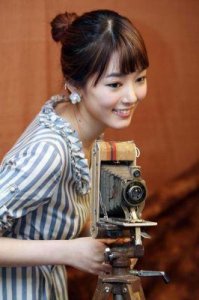 ​裴涩琪：从小苹果成名，晋升R级片女主角，婚后选择息影