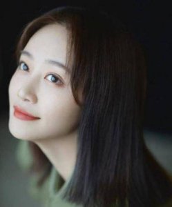 ​蓝盈莹的家庭背景如何？让我们一起了解她的个人资料吧！