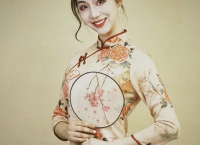 ​我结婚时发小没来也没随礼，如今她办酒席邀请我，我不去合适吗？