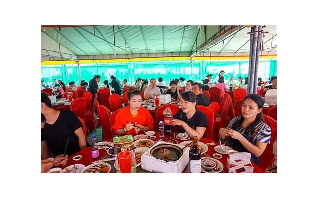 湖南男子去女生家做客，酒足饭饱后还不离开：一张床怎么睡？