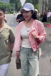 ​本山传媒旗下七位美女艺人盘点，第五名关婷娜，前三甲竞争激烈