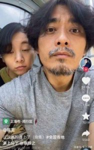 ​陈龙妻子：她既是演员，也是他的灵魂伴侣，两人育有两子，长相相似